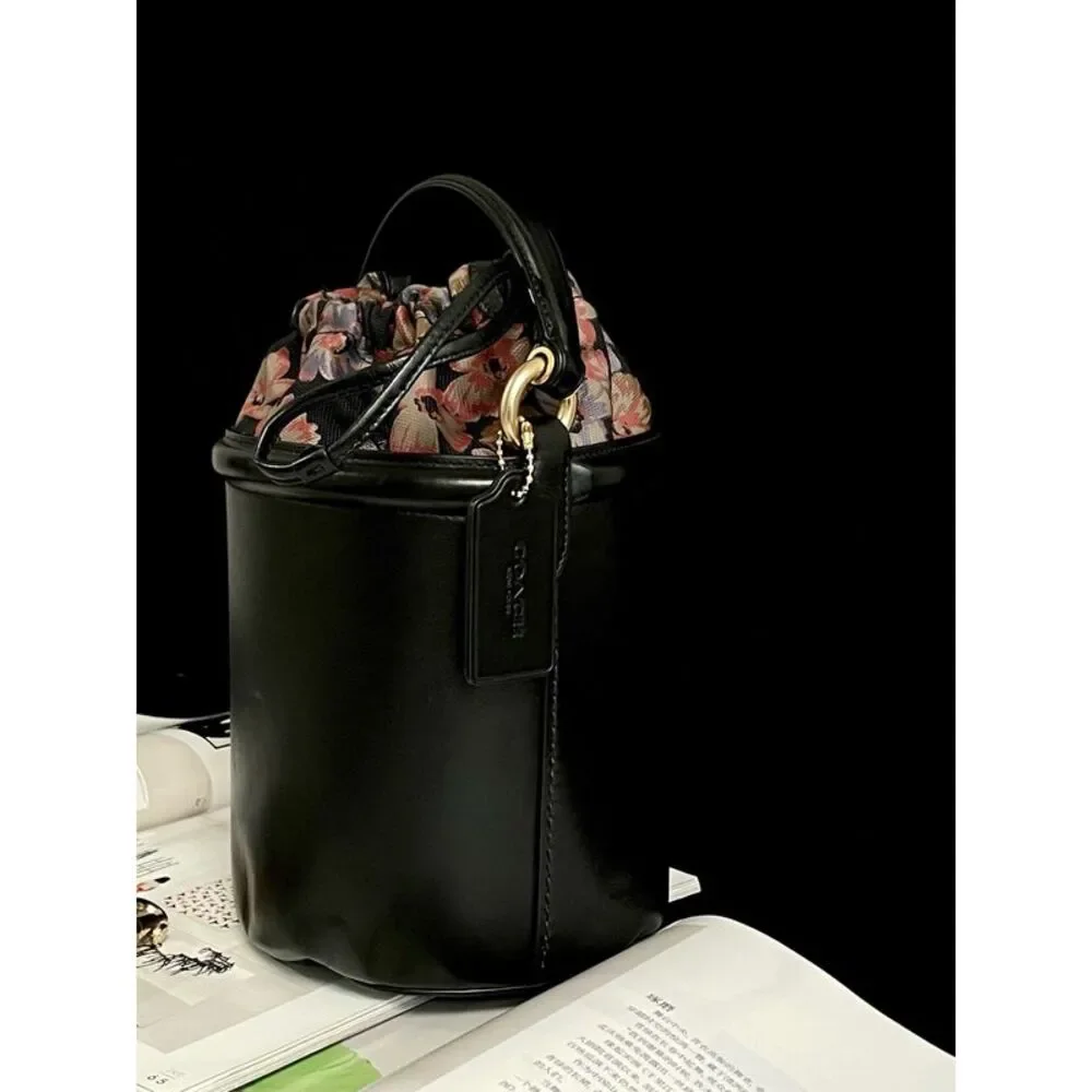 Coach Women Pre-Loved Bag Very Good Condition